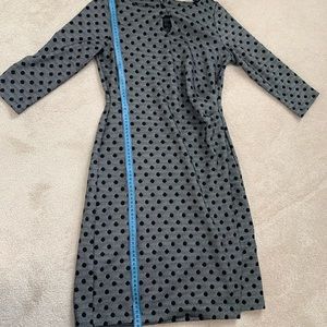 Beautiful woman dress size M petite very comfortable color black and gray